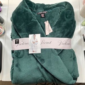 Victoria’s Secret Green Short Cozy Robe | Size M/L